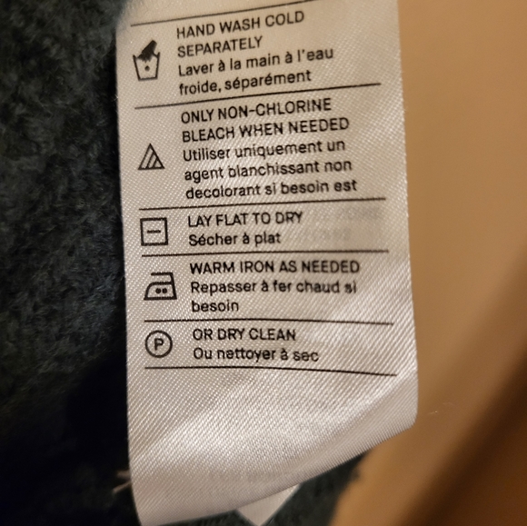 Vince. Wool and cashmere deep V neck sweater. Forest green. S/M - Picture 7 of 7